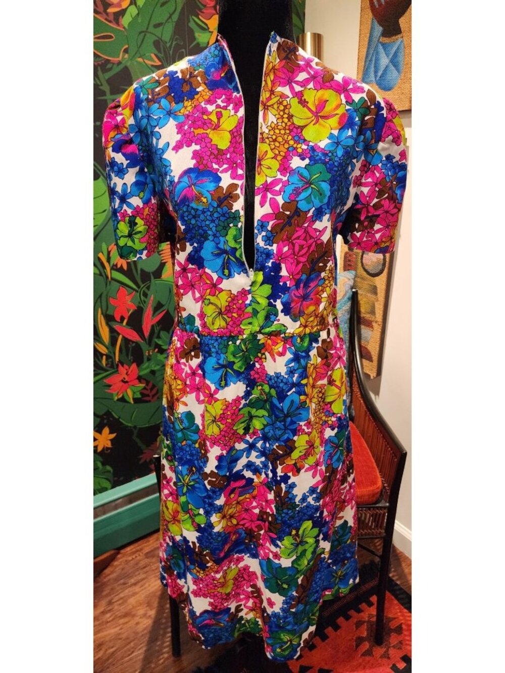 Vintage Floral Short-Sleeve Dress With Bold Tropical Print & Back Zipper Closure